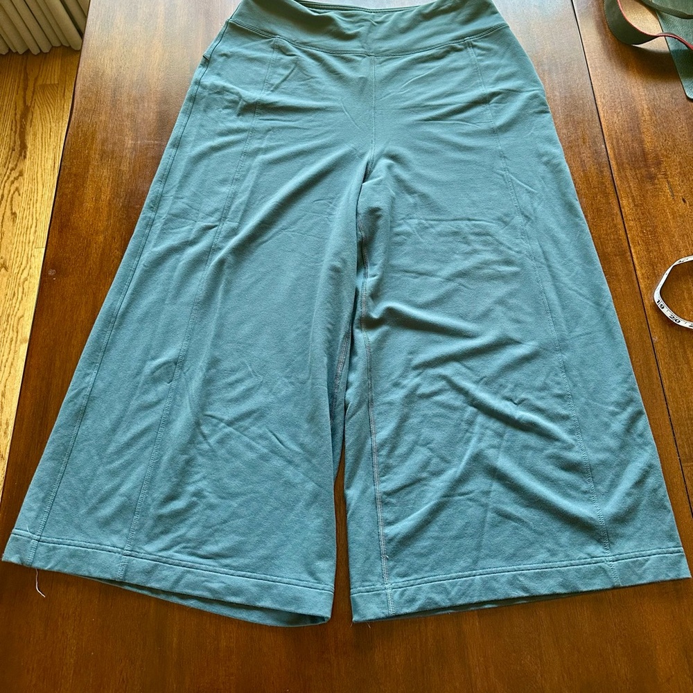 Lululemon wide leg pants